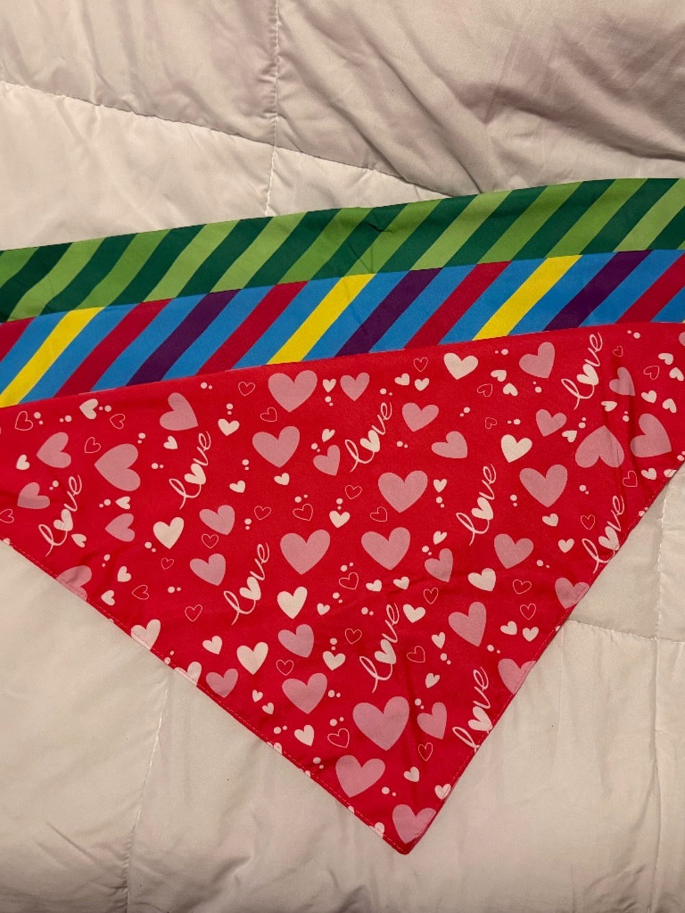 3 Dog bandanna's